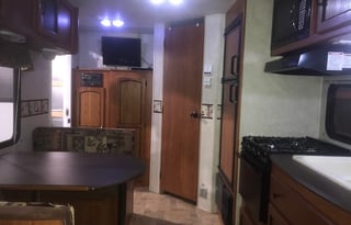 2011 Coachmen Freedom Express LTZ