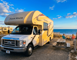 Thor Motor Coach Four Winds 30D