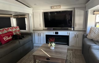 Home on the Road: Cozy Comfort Meets Modern Style