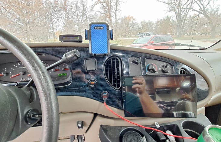 Plenty of USB ports, 9in display with Android Auto and Apple Car Play.