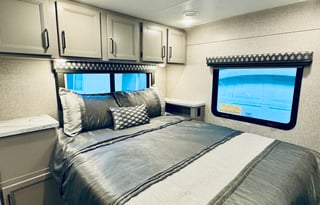 Fully Stocked, Sleeps 8, Super Clean & Comfy!