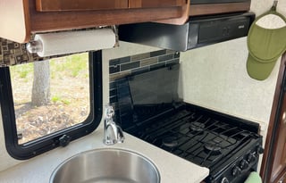 Easy To Drive, Pet Friendly, Offgrid Capable Fun!