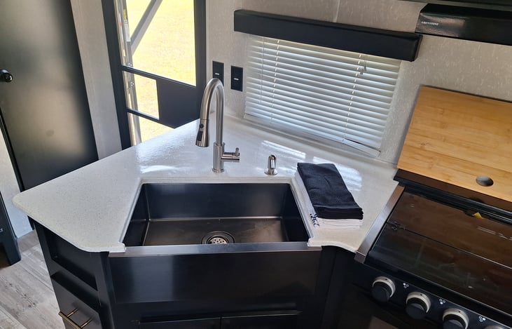 Farm sink