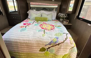 2020 Thor Four Winds 28Z with amenities of home.