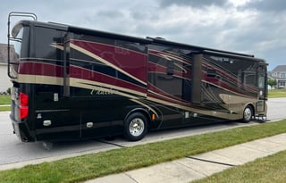 2014 Tiffin Phaeton 40QKH Bunkhouse