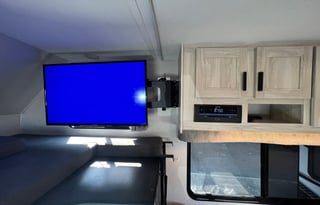 32*NEW 2023* Luxury SUNSEEKER 10 Sleeper w Bunks!