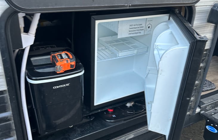 Outdoor Beverage Fridge, ice machine and pull out stove