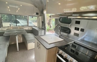 2021 Airstream Flying Cloud 23' RB Bunk