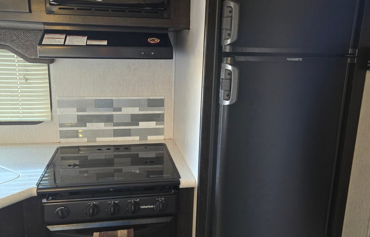 stove/oven and refrigerator and freezer