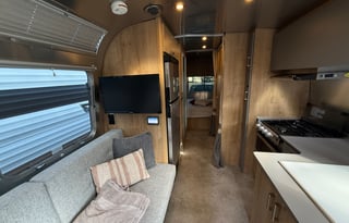 24' Airstream Trade Wind 25FB w/ Queen+rear Hatch