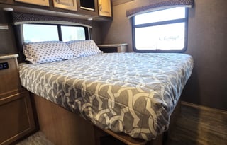 2018 Chateau 31E Bunkhouse 5 TV's