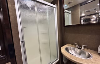 #14_40 ft Motorhome w/ bunks & 1.5 baths