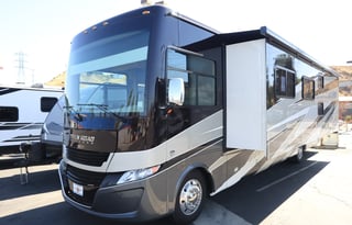 Beautiful luxury RV is Kid and Pet friendly!