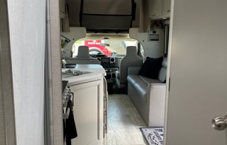 2023 28A THOR CHATEAU