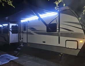 Keystone Couger Halftime 33 RLI