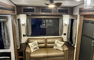 Fully Equipped RV- Perfect for Families or Couples