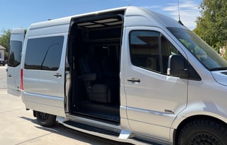 Luxury Mercedes Sprinter Cruiser Van Seats 8