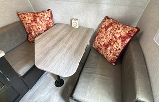 2022 Free Solo | Cozy Lightweight Sleeps 4
