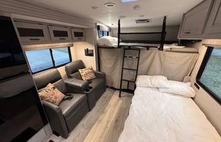 2025 28ft Coachmen 26DS - Sleeps 6