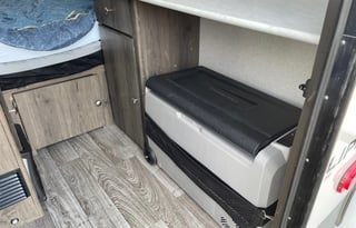 Cozy Lightweight Camper for Two!