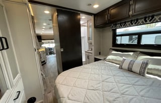 (Unit 3) 2022 Jayco with bunks!