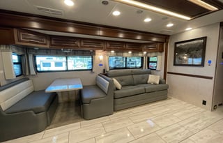 LUXURY RV