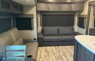 Family-sized 2022 5th Wheel