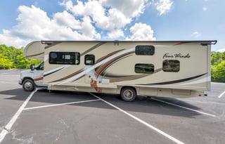 "Fourwinds Funhaus" - 6 bed Bunkhouse C Class RV