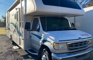 Cozy Gulf Stream RV- pets ok!