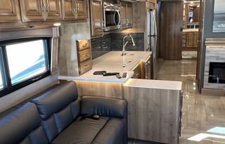 2019 Fleetwood RV Discovery 38W - Sleeps 8