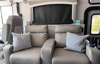 Rick and Cindy's 2023 Fleetwood Flair 32N