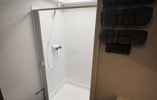 2022 Cherokee Arctic Wolf 3660 Suite