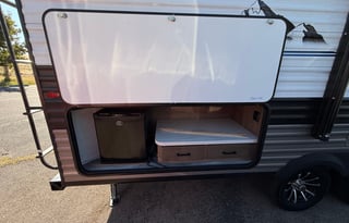 Sancia pet and kids approved Camper Rental