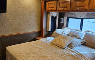 Big Baaaaby - Pet Friendly Class A Motorhome