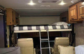 2016 Fleetwood RV Discovery 37R