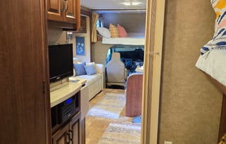 "Flora" is ready for Family Fun! 32ft Sunseeker