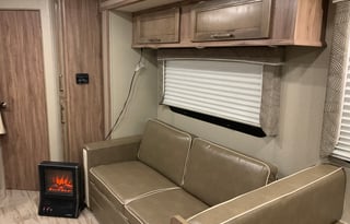 Great RV incl outside kitchen large inside TV