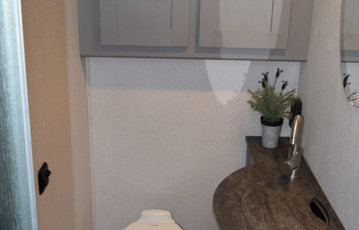 Everything you need, right where you need it. 🚽🪴