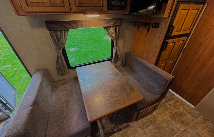 Dinette in eating mode