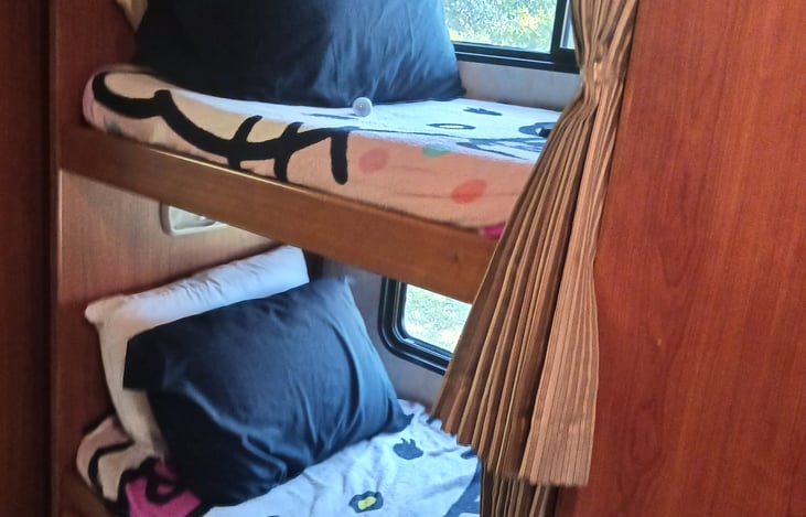 Twin beds (hello kitty)