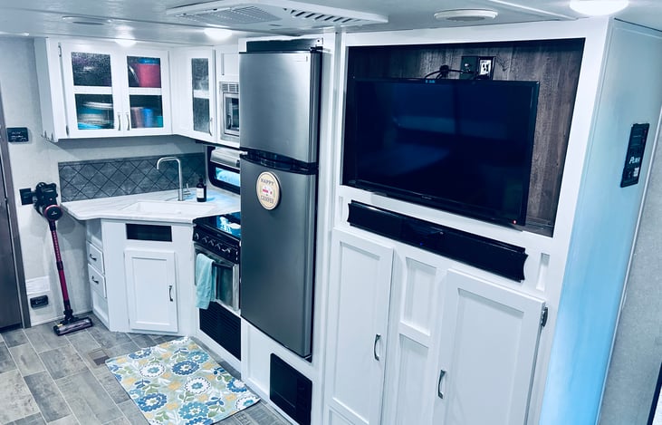 Kitchen/Entertainment