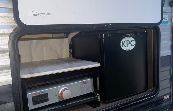 Outdoor Kitchen, Equipped with a mini fridge and a grill!