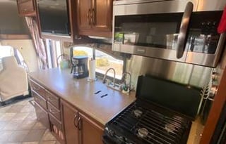 Make great memories in our Roomy Thor Chateau 31L!