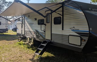 "Adventure Awaits: Cozy & Fun RV Rental!"
