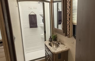 Redhawk Retreat- Pets Allowed!!