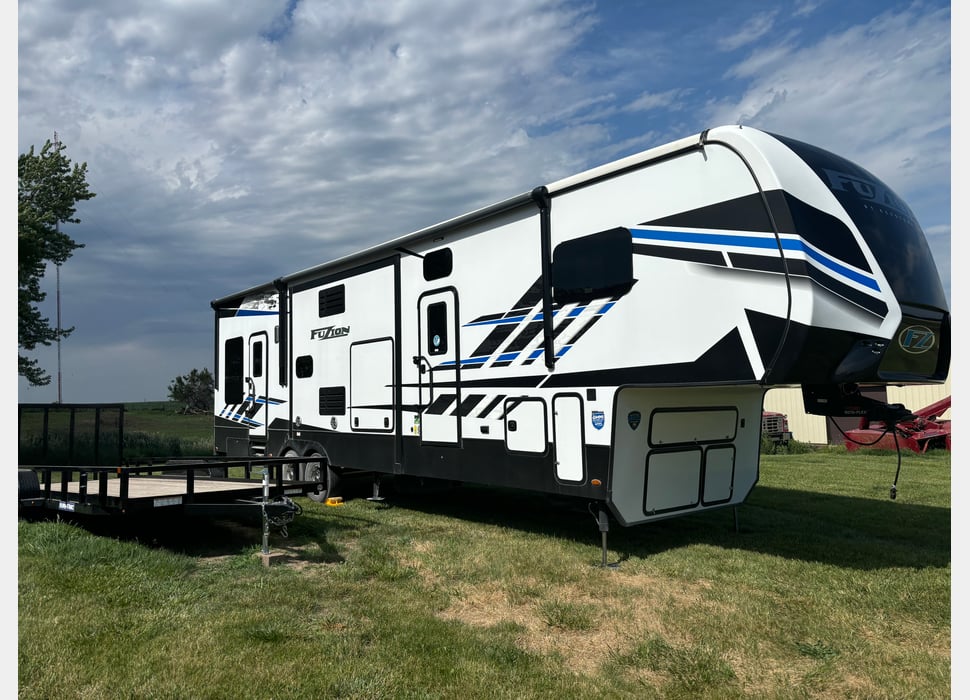 Fifth Wheel rentals in Madrid