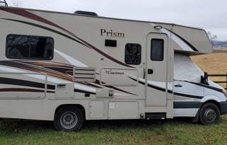 Classic Coachmen Comfort - Pet Friendly!