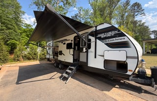 Golden Getaways Family RV – Sleeps 8 - 10