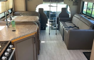 2021 Thor Quantum SL31 Class C