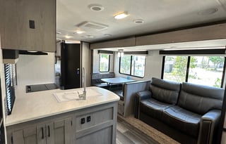 32 Ft Travel Trailer King size bed! Sleeps 8-10